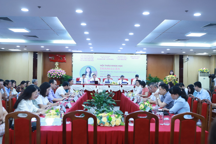 Hội thảo cùng lắng nghe ý kiến tham luận của các đại biểu về công tác đào tạo báo chí, truyền thông. Hội thảo cùng lắng nghe ý kiến tham luận của các đại biểu về công tác đào tạo báo chí, truyền thông.