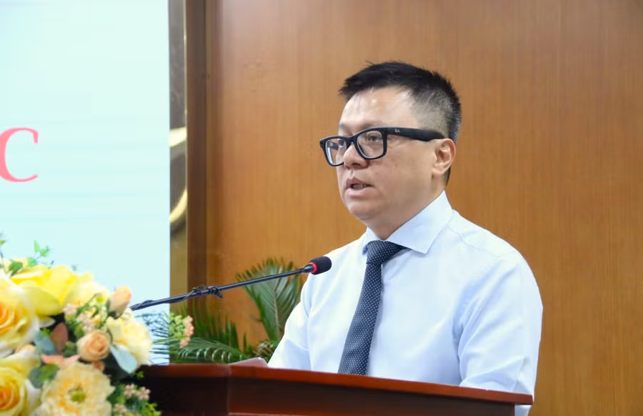 Nhà báo Lê Quốc Minh phát biểu khai mạc hội thảo.