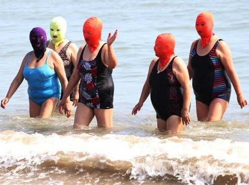 Khi ninja đi tắm biển.