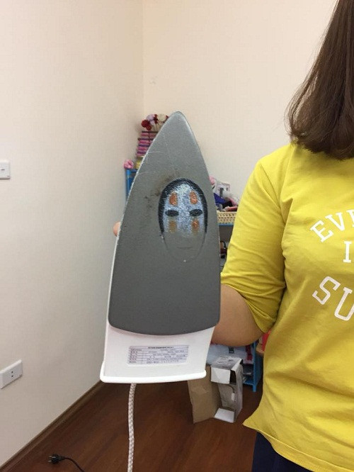 Bàn là vô diện.