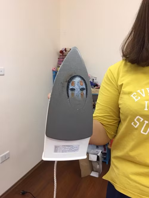 Bàn là vô diện.