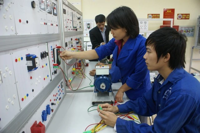 Đầu ra cho SV trường nghề: Cần hợp tác và bám sát nhu cầu