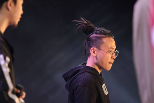 Nhóm nhạc Da LAB trình diễn những ca khúc đã “làm mưa làm gió” như “Ai cũng như ai”, “Từ ngày em đến”, “Về thôi”,… Nhóm nhạc Da LAB trình diễn những ca khúc đã “làm mưa làm gió” như “Ai cũng như ai”, “Từ ngày em đến”, “Về thôi”,…