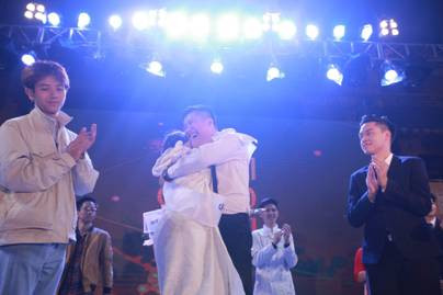 Đại diện cho làng Láu, cặp đôi Đức Tùng – Mai Hương đã giành được giải Cặp đôi được yêu thích nhất và giải “Nam thanh nữ tú” chung cuộc. Đại diện cho làng Láu, cặp đôi Đức Tùng – Mai Hương đã giành được giải Cặp đôi được yêu thích nhất và giải “Nam thanh nữ tú” chung cuộc.