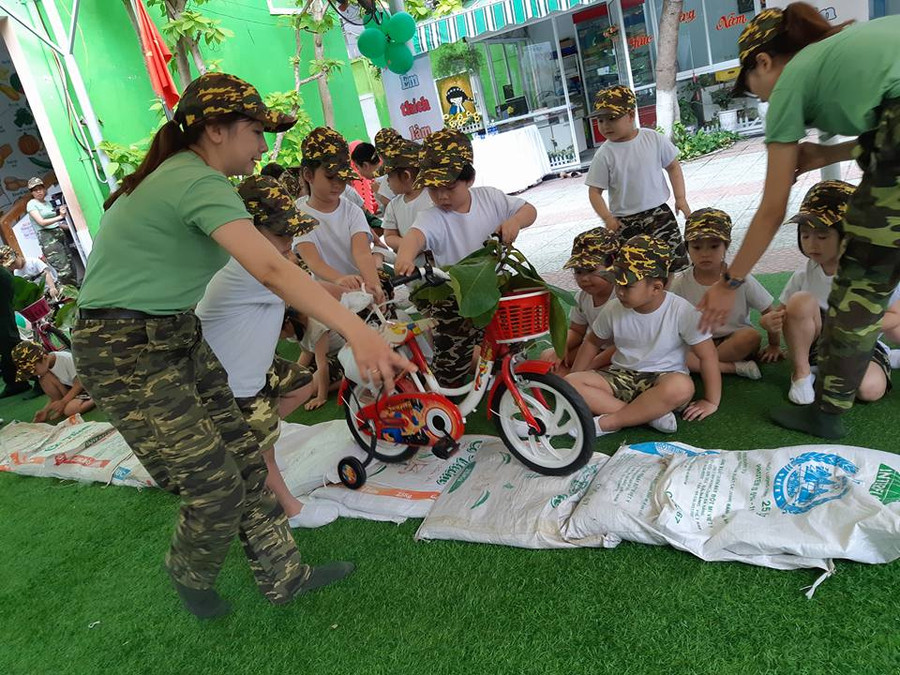 Thồ hàng ra tiền tuyến