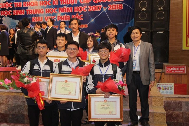 Dự án đã đạt giải Nhất cuộc thi KHKT học sinh trung học quốc gia 2018 và được chọn dự thi quốc tế.