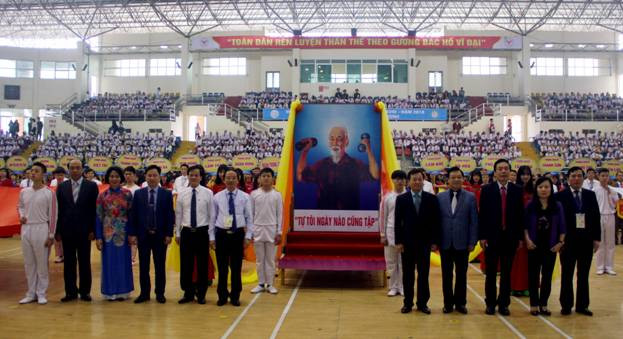 Các đại biểu của Trung ương và Tỉnh Phú Thọ chụp ảnh lưu niệm tại HKPĐ tỉnh Phú Thọ lần thứ XVII