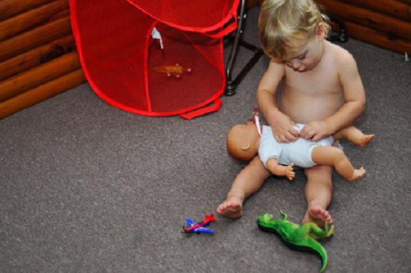 5 nguy cơ tiềm ẩn khi con trai thích chơi búp bê ảnh 4 5 nguy co tiem an khi con trai thich choi bup be ma me can luu y - 4