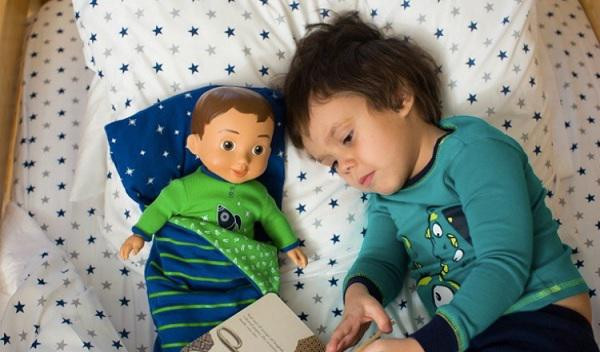 5 nguy cơ tiềm ẩn khi con trai thích chơi búp bê ảnh 2 5 nguy co tiem an khi con trai thich choi bup be ma me can luu y - 2