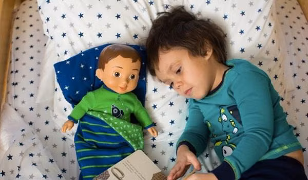 5 nguy co tiem an khi con trai thich choi bup be ma me can luu y - 2