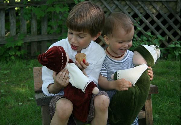 5 nguy cơ tiềm ẩn khi con trai thích chơi búp bê ảnh 3 5 nguy co tiem an khi con trai thich choi bup be ma me can luu y - 3