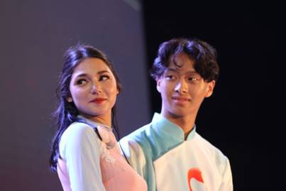  “Cháy” hết mình trong đêm Dạ hội FETH 8 – Buổi giao thời