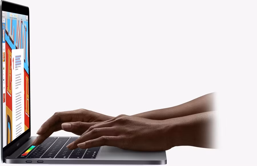 Mạng xã hội ngày càng lan tỏa rộng, nhưng bên cạnh việc mang lại tiện ích cho người sử dụng thì nó cũng trở thành virus xâm hại cuộc sống riêng tư của những nhân vật nổi tiếng.