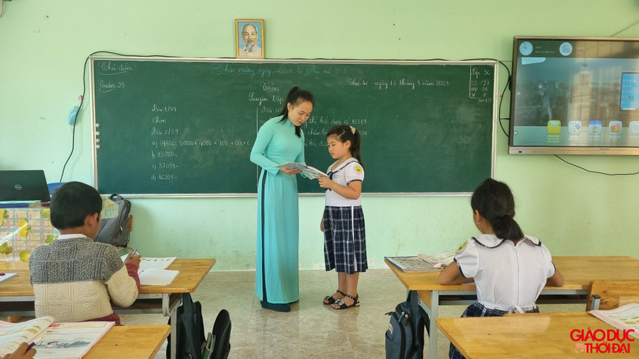 Cô Phạm Thị Hồng Cẩm cho rằng học sinh thích thú với Chương trình mới.