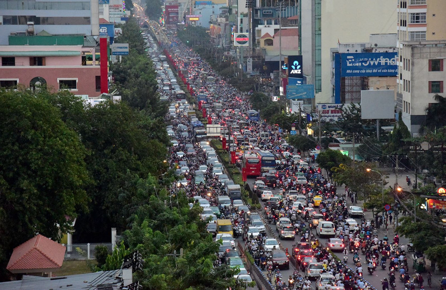 Người dân bị tắc đường, thu quá giá trong dịp Tết Kỷ Hợi có thể phản ánh qua Zalo