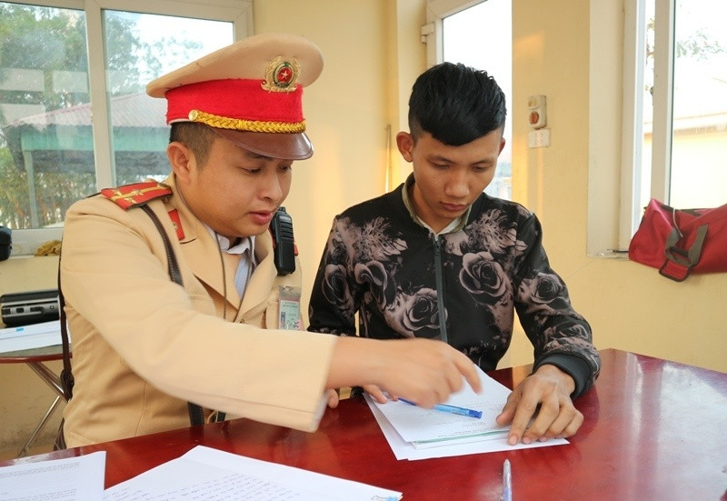 Liên ngành Công an Thanh Hóa phát hiện lái xe dương tính với ma túy ảnh 1 Liên ngành Công an Thanh Hóa phát hiện lái xe dương tính với ma túy ảnh 1