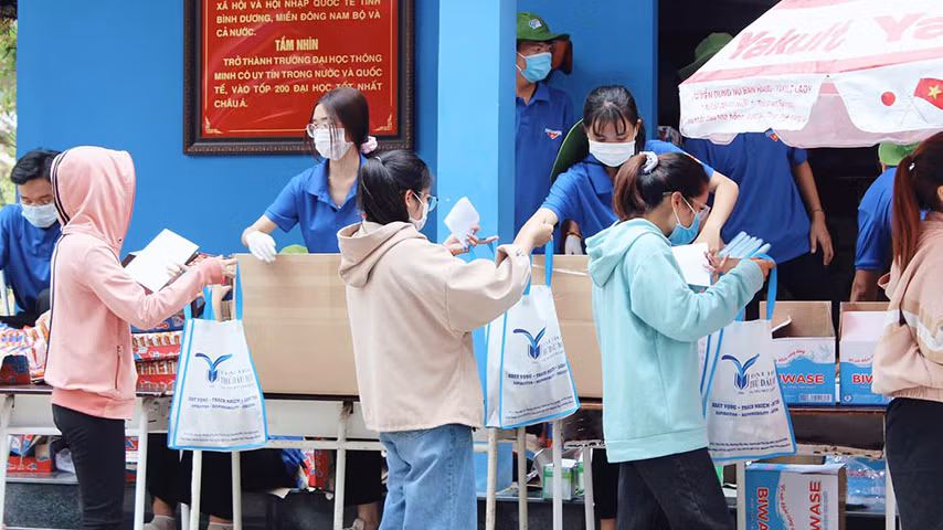 NÓNG 247 | Hỗ trợ cho tân sinh viên khó khăn vì Covid-19