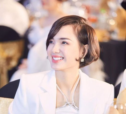 Diễn giả truyền cảm hứng Trương Nguyệt. Diễn giả truyền cảm hứng Trương Nguyệt.