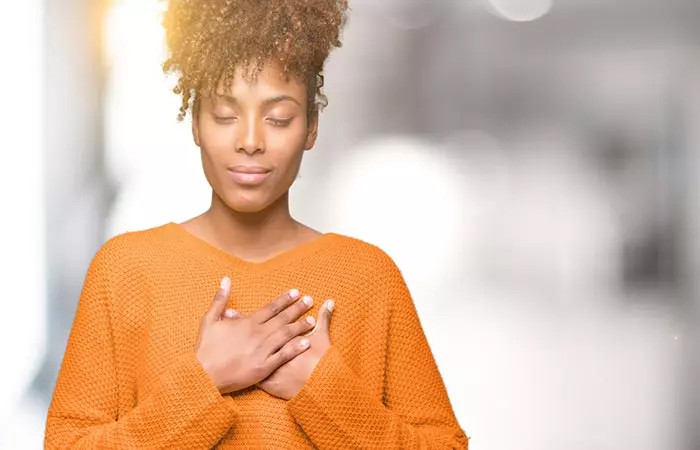 Tác dụng của việc tiếp đất có thể làm giảm mức độ đau. (Ảnh: ITN)