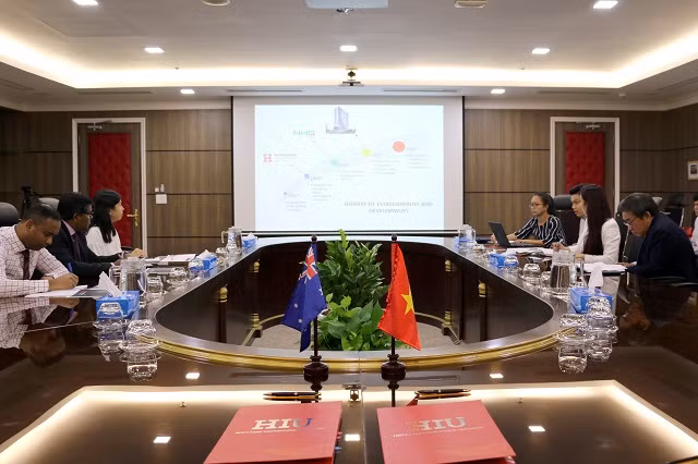 Quang cảnh buổi làm việc, trao đổi, hợp tác giữa hai bên Quang cảnh buổi làm việc, trao đổi, hợp tác giữa hai bên