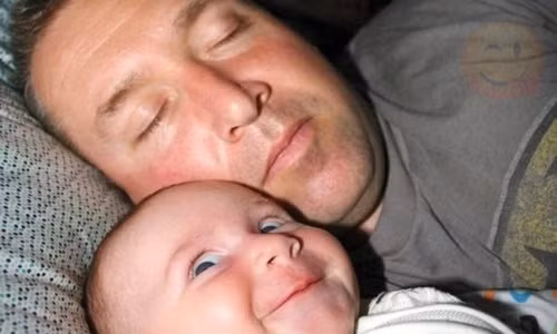 Bố ngủ rồi mẹ ạ!