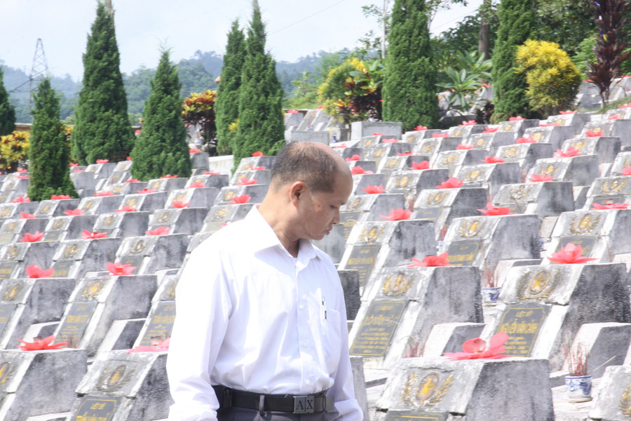 Tri ân đồng đội ở Nghĩa trang Vị Xuyên