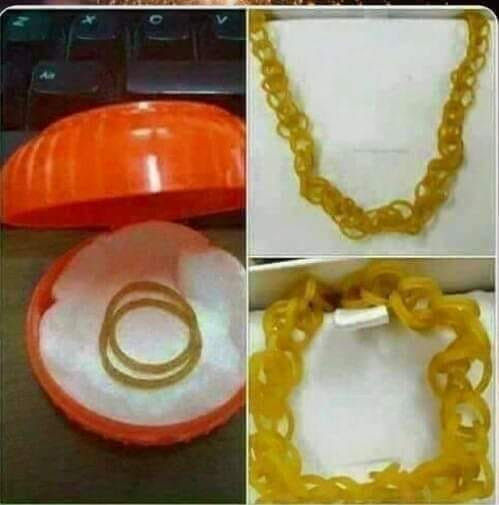 Tự mình sắm quà vậy. Tự mình sắm quà vậy.