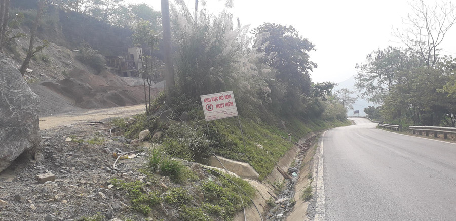 Vị trí mỏ đá nằm ngay cạnh quốc lộ 279 Vị trí mỏ đá nằm ngay cạnh quốc lộ 279