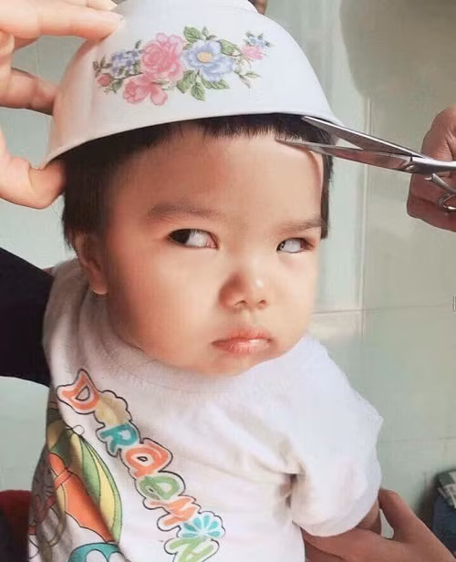 Kể từ đó ánh mắt em hồn nhiên đến lạ.