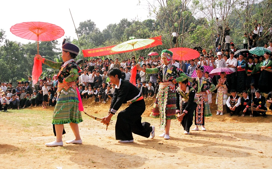 Hà Giang: Đến trường học chữ, học văn hóa dân tộc