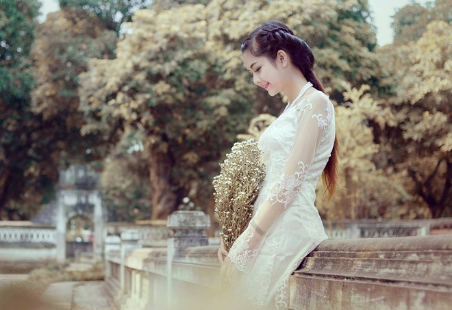 Sau thành công từ cuộc thi Người đẹp xứ Tuyên, Ánh được nhiều người biết đến hơn. 9X cũng có những bước đầu thử thách với nghề mẫu ảnh. Nhan sắc nữ sinh đẹp nhất xứ Tuyên