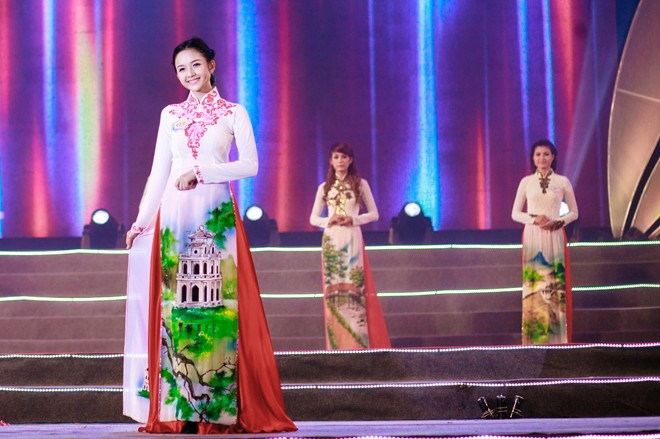 Ngọc Ánh trong đêm thi Người đẹp xứ Tuyên 2014. Nhan sắc nữ sinh đẹp nhất xứ Tuyên