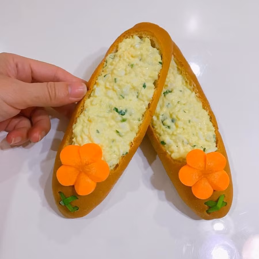 Khi bạn có đứa bạn thích ăn lại đam mê mua sắm.