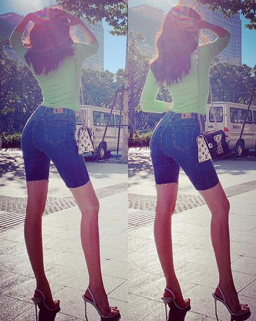 Dù phối cùng toàn phụ kiện hàng hiệu đắt đỏ nhưng cô vẫn bị cho rằng kém sang khi phối đồ chưa thật sự tinh tế.