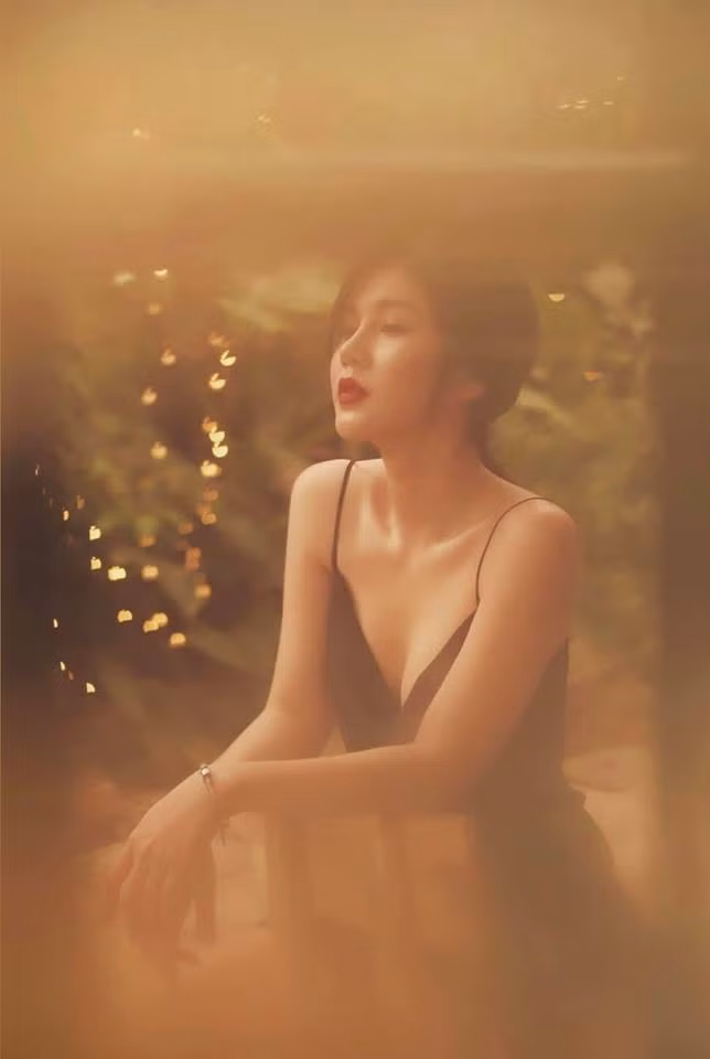 Dù chưa phải là một diễn viên chuyên nghiệp, thế nhưng cách diễn xuất của cô đã nhận được đánh giá cao nhờ sự tự nhiên và biểu cảm biến hóa đa dạng.