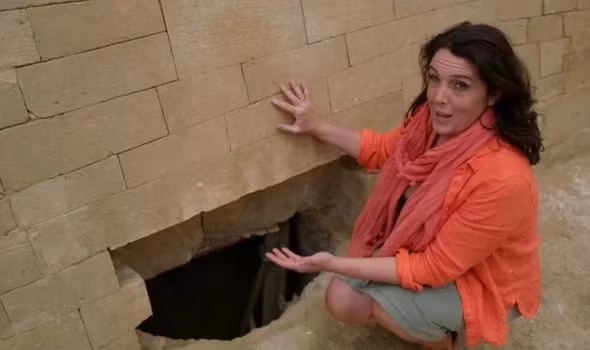 lo hong bi an gan dai kim tu thap giza dan toi kho bau cua hoang de ai cap? hinh anh 2