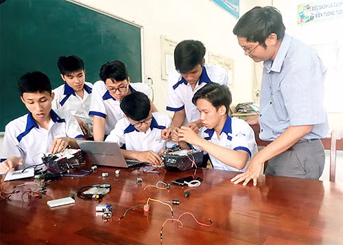 Kỳ vọng tạo đột phá huy động nguồn lực của xã hội đầu tư cho phát triển GD-ĐT. Ảnh minh họa/INT