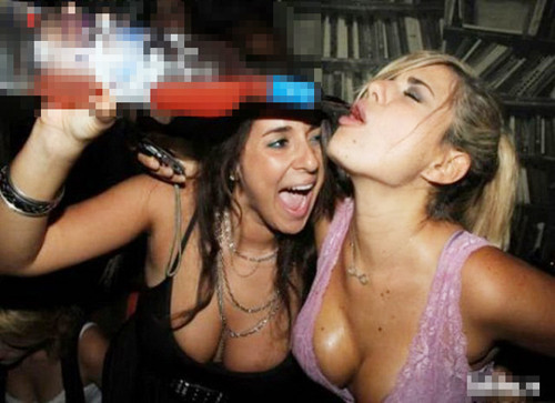 Vơi chơi hết mức thế này thì hỏi sao không lảnh đủ.