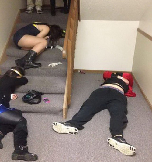 Mặc kệ tất cả, có chỗ nằm là được rồi.