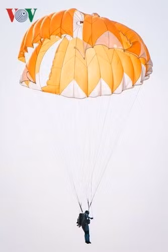 Nu van dong vien nhay du roi tu do dau tien tai Viet Nam hinh anh 10