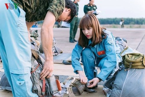 Nữ vận động viên nhảy dù rơi tự do đầu tiên tại Việt Nam hình ảnh 4 Nu van dong vien nhay du roi tu do dau tien tai Viet Nam hinh anh 4