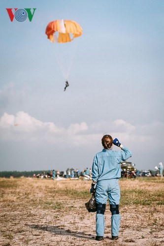 Nữ vận động viên nhảy dù rơi tự do đầu tiên tại Việt Nam hình ảnh 12 Nu van dong vien nhay du roi tu do dau tien tai Viet Nam hinh anh 12