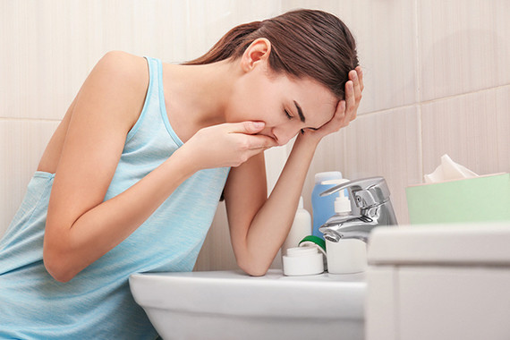 Dấu hiệu nhận biết ngộ độc thực phẩm và cách xử lý