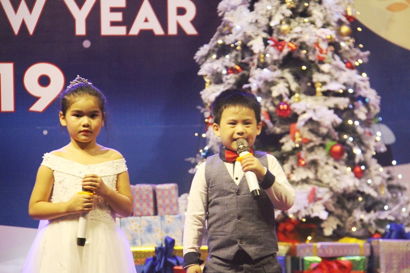 Dẫn chương trinh hoàn toàn bằng tiếng Anh