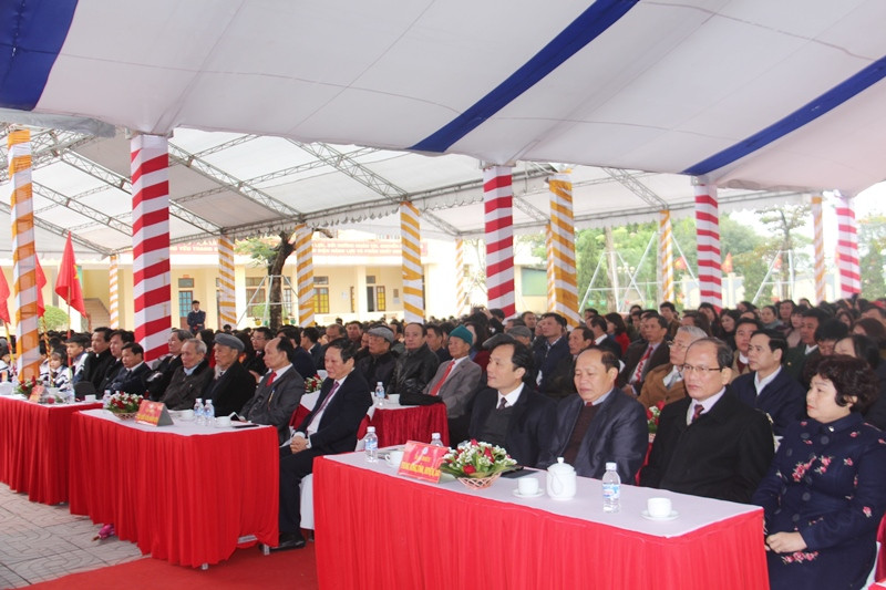 Đại biểu tham dự buổi lễ.