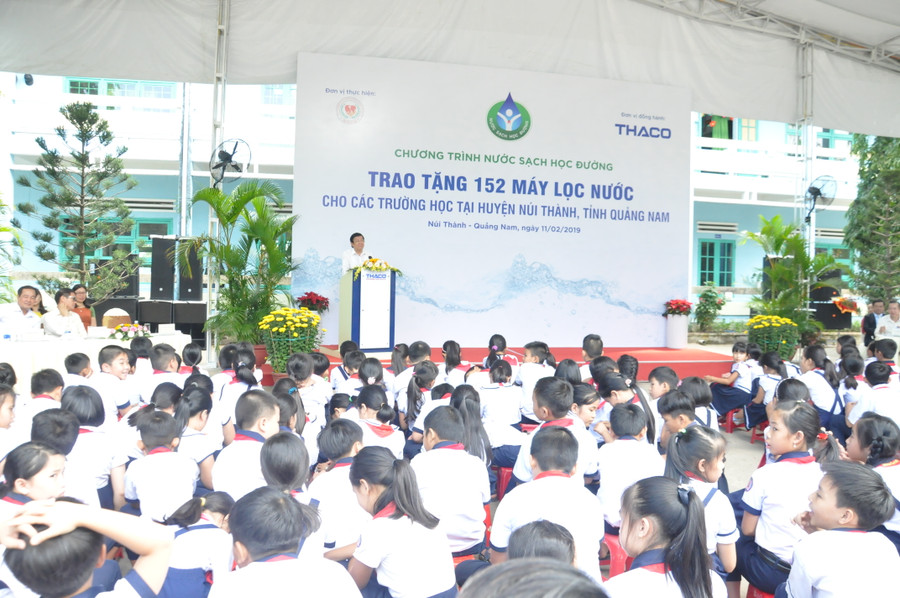 Chương trình do Thaco tài trợ lắp đặt 152 máy lọc nước cho 49 trường học ở huyện Núi Thành với tổng kinh phí là 4,5 tỷ đồng