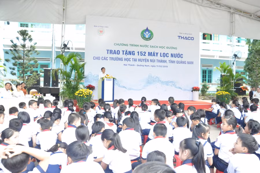Chương trình do Thaco tài trợ lắp đặt 152 máy lọc nước cho 49 trường học ở huyện Núi Thành với tổng kinh phí là 4,5 tỷ đồng Chương trình do Thaco tài trợ lắp đặt 152 máy lọc nước cho 49 trường học ở huyện Núi Thành với tổng kinh phí là 4,5 tỷ đồng