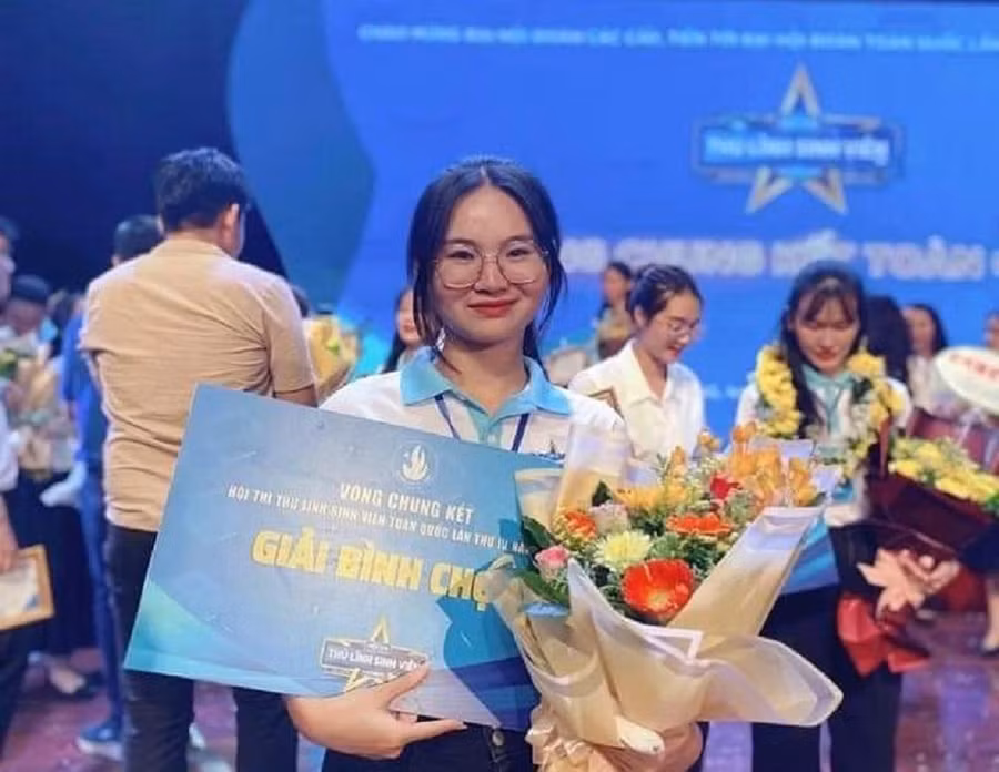 Sinh viên Trịnh Thị Thái Linh - UV BCH Chi hội Ngôn ngữ Trung C K44, trường Ngoại ngữ (ĐH Thái Nguyên)