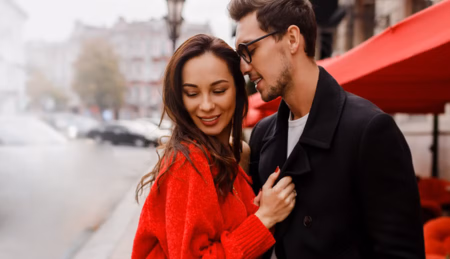 Đàn ông thích chinh phục đồng thời thích cảm giác mình được đối phương cần đến. (Ảnh: ITN).