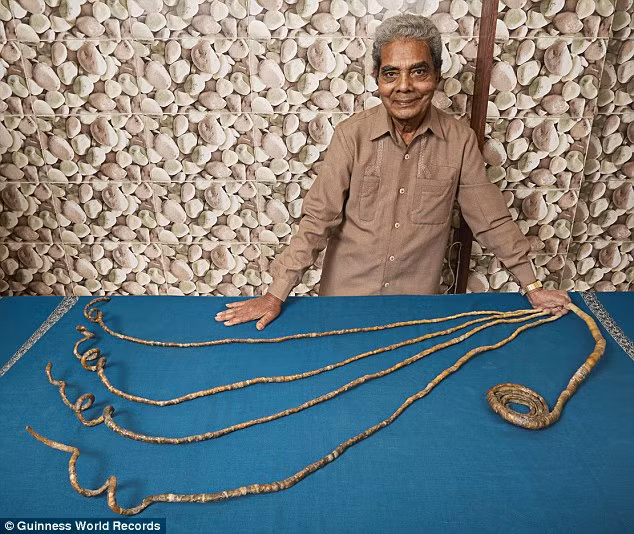 Người đàn ông 63 năm không cắt móng tay, bộ móng tay dài 1000cm ảnh 1